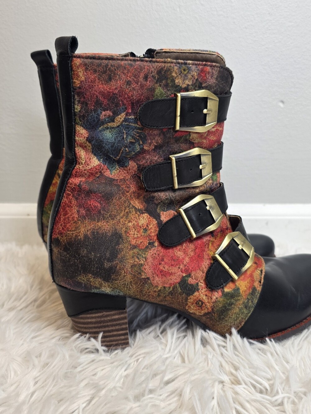 L'Artiste by Spring Step floral print ankle boots with gold buckles Sz 40 - Picture 2 of 6